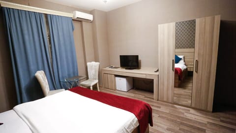 Double Room | Desk, laptop workspace, soundproofing, free WiFi