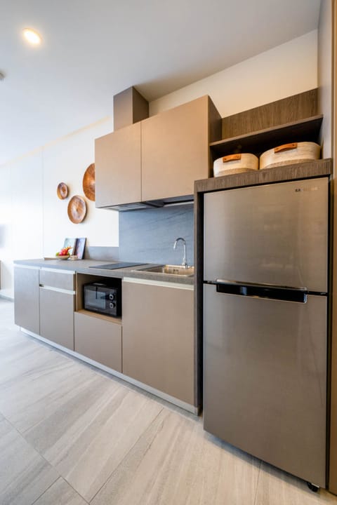 Studio Classic | Private kitchenette | Fridge, microwave, stovetop, cookware/dishes/utensils