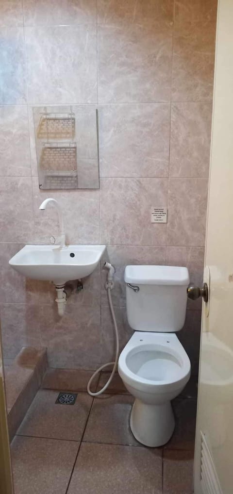 Standard Double Room | Bathroom | Shower, soap, shampoo, toilet paper