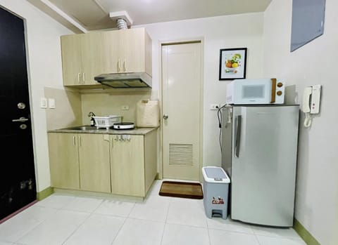 Apartment | Private kitchen | Fridge, microwave, stovetop, electric kettle