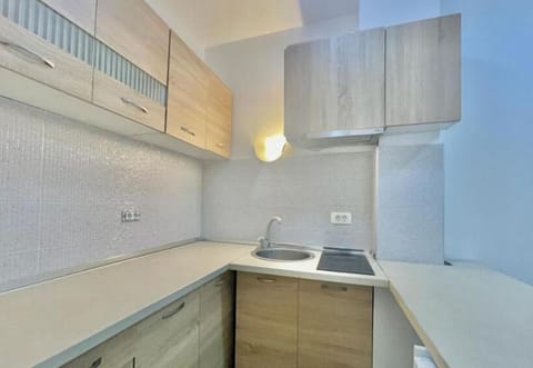 Comfort Apartment | Private kitchen | Fridge, oven, stovetop, electric kettle