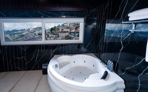 Presidental Suite with Balcony & Jacuzzi | Bathroom | Slippers