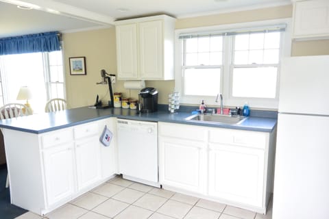 Cottage, 2 Bedrooms, Ocean View | Private kitchen | Fridge, microwave, coffee/tea maker