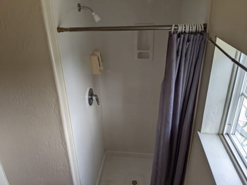 Basic Double Room | Bathroom | Hair dryer, towels