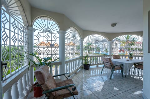 Comfort House, Ocean View, Mountainside | Living area