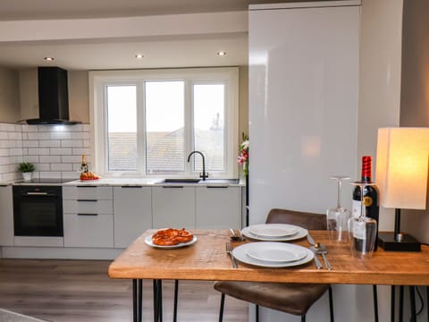 Cottage | Private kitchen | Fridge, dishwasher, electric kettle, toaster