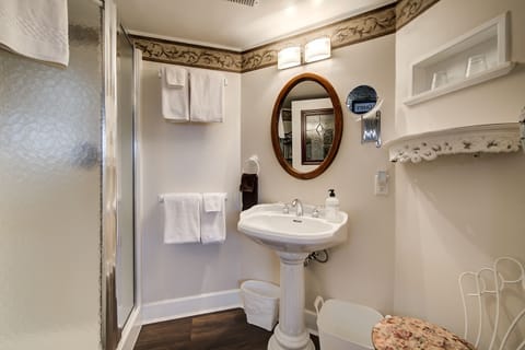 Suite, 1 Queen Bed | Bathroom | Shower, designer toiletries, hair dryer, bathrobes