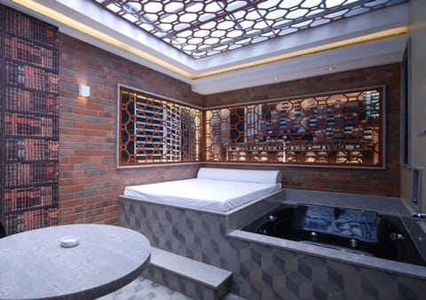 Design Room | Private spa tub