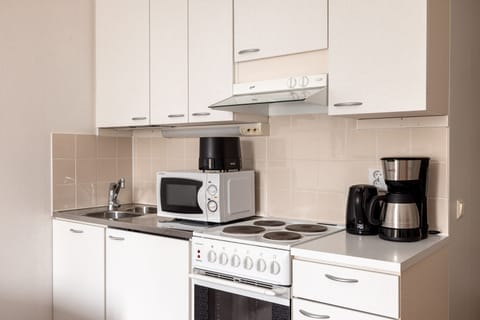 Studio | Private kitchen | Fridge, microwave, oven, stovetop