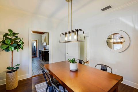 House (2 Bedrooms) | Dining