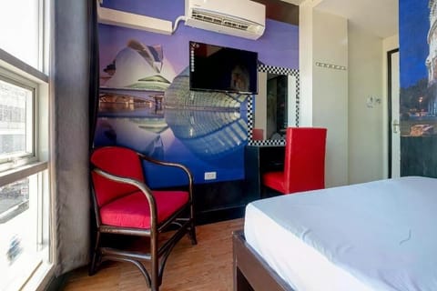 Basic Double Room, 1 Bedroom, Non Smoking | In-room safe, individually decorated, individually furnished, desk