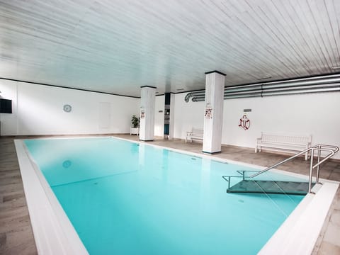 Pool Indoor