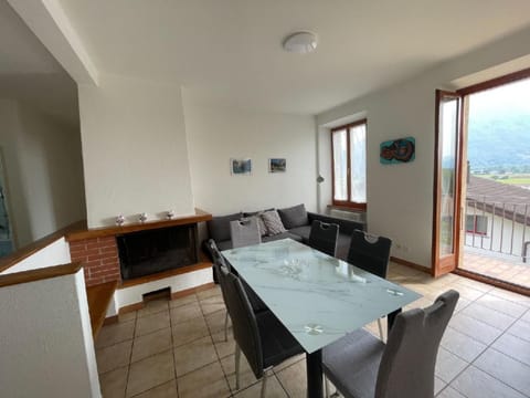 mit Bergblick Apartment in Locarno