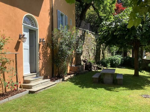 3.5-Zi.-Ferienwohnung mit privatem Seeanstoss Apartment in Lugano