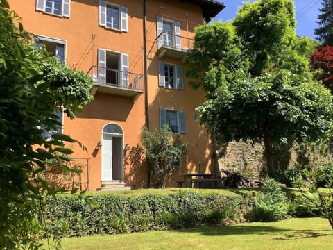3.5-Zi.-Ferienwohnung mit privatem Seeanstoss Apartment in Lugano