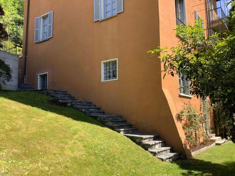 3.5-Zi.-Ferienwohnung mit privatem Seeanstoss Apartment in Lugano