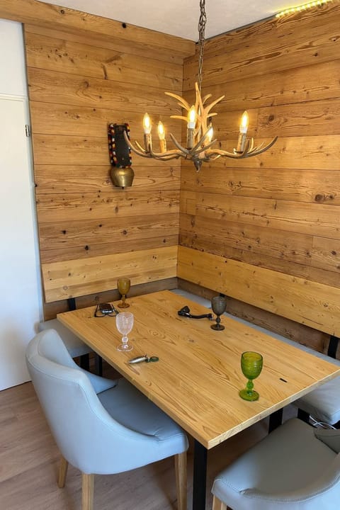 FeWO Allgäu Chalet - gemütliche Hüttenatmosphäre und Schwimmbad und Sauna im Ha Apartment in Oberstdorf