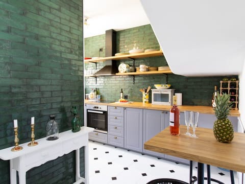 Kitchen / Dining Room