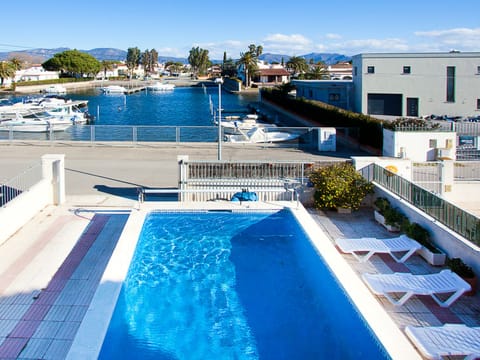 Requesens canal Vacation rental in Alt Empordà