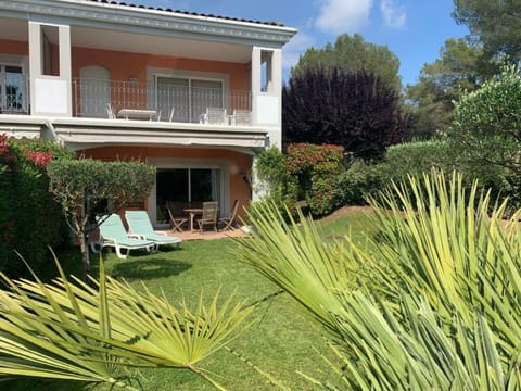Moderne Wohnung in Mougins mit eigenem Garten Apartment in Mougins