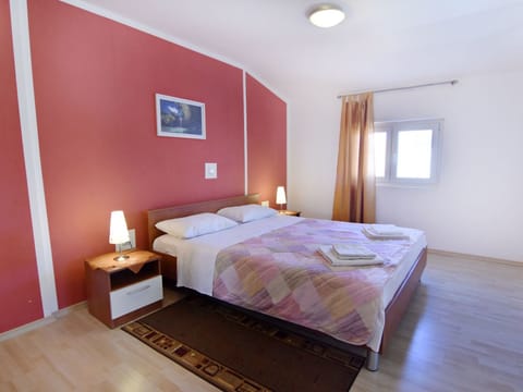 Apartment mit zwei Schlafzimmern und Meerblick in Zambratija Apartment in Istria County