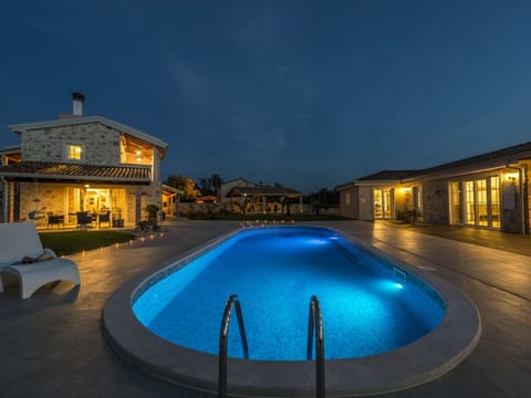VILLA CON WELLNESS A 1 KM DAL MARE Vacation rental in Istria County