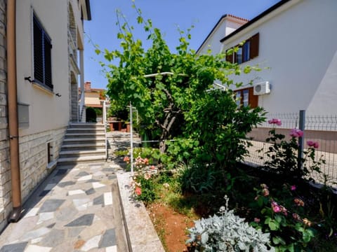 Modernes Apartment in Novigrad mit privatem Parkplatz Apartment in Novigrad