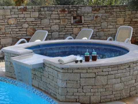 Gemütliches Ferienhaus mit Terrasse und Meerblick Vacation rental in Fažana