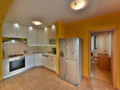 Yellow House Chalet in Zadar