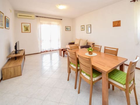 Lucija Apartment in Okrug Gornji