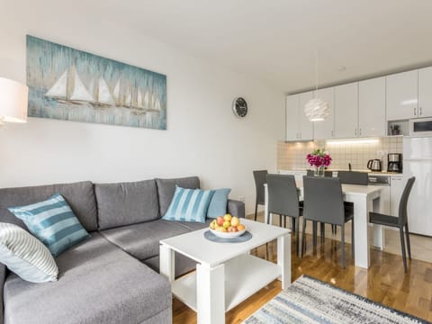 "Villa Tango1" mit eigenem Pool Vacation rental in Okrug Gornji