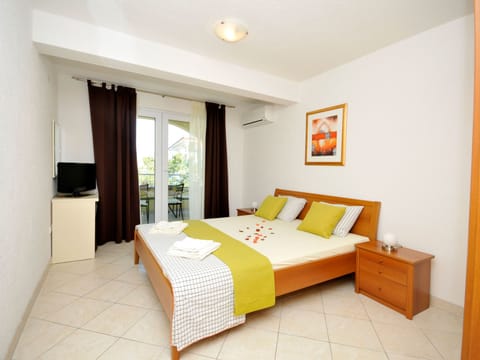 Schöne Ferienvilla Luna Apartment in Okrug Gornji