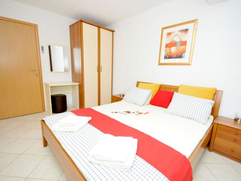 Schöne Ferienvilla Luna Apartment in Okrug Gornji