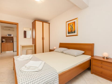 Appartment für 2 Personen mit Pool, Okrug Gornji Apartment in Okrug Gornji