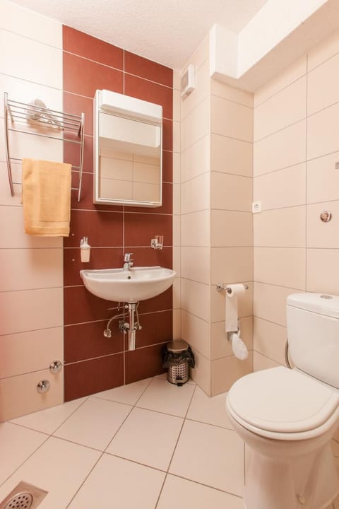 Appartment für 2 Personen mit Pool, Okrug Gornji Apartment in Okrug Gornji