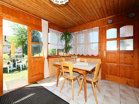 Sunny Vacation rental in Balatonszárszó