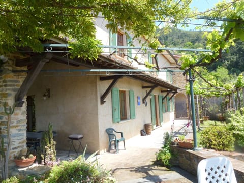 mit Blick auf das Wasser Vacation rental in Province of Massa and Carrara