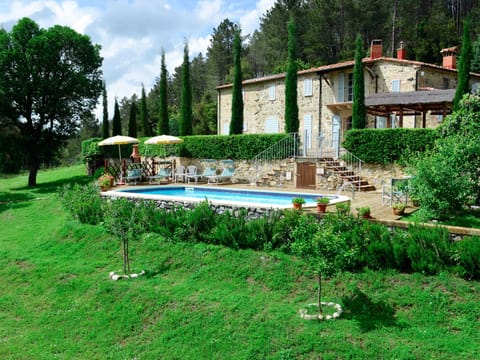 in Montecastelli Pisano mit beheiztem Whirlpool Vacation rental in Tuscany