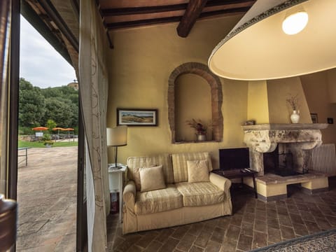 Maskendickkopf-Gimpel Apartment in Tuscany