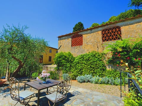 Casa delle Fiabe Farm Stay in San Casciano Val Pesa