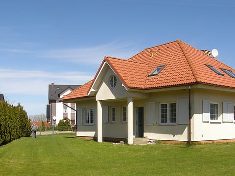 Mały dworek Vacation rental in Leba