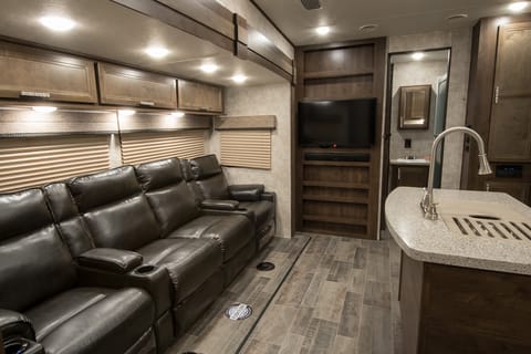 Brand New 2019 Highland Ridge Highlander HT31RGR Towable trailer in San Clemente