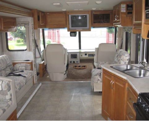 2008 Fleetwood Fiesta LX Drivable vehicle in San Bernardino