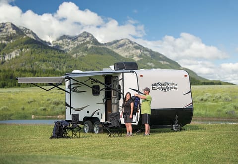 Lightweight towing. Easy maneuvering. Air conditioning, cooking facilities, nice size fridge.