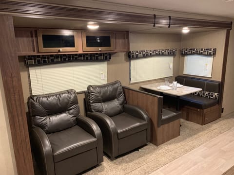 2018 Coleman Rear-Living Towable trailer in Kernville