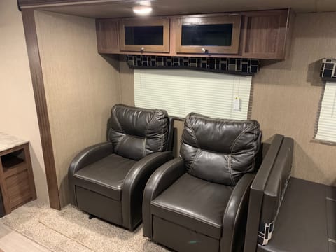 2018 Coleman Rear-Living Towable trailer in Kernville