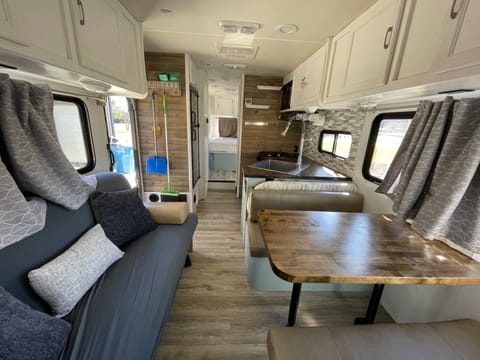 "Betty White" 2014 Coachmen Freelander 30' Fahrzeug in Mint Hill