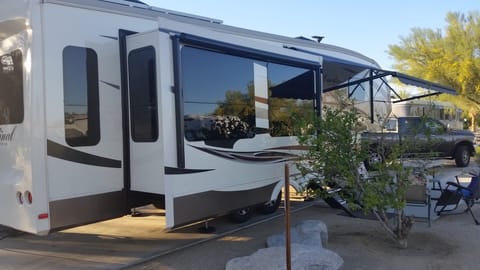 2017 Forest River Cardinal - Delivered to area campgrounds Tráiler remolcable in Poway