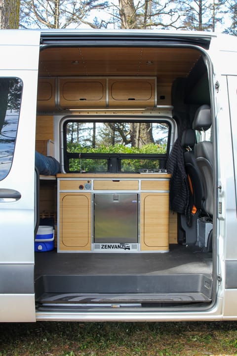 Peace Vans Modern #5: Snohomish - Mercedes Sprinter Full Camper (Sleep Vehículo funcional in Seattle