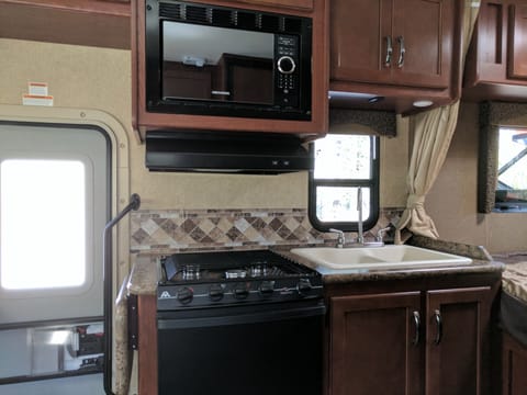 2017 Thor Motor Coach Freedom Elite Drivable vehicle in Manchester